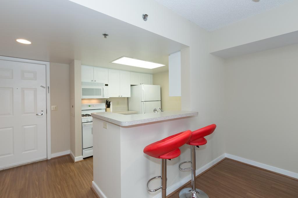 Pentagon City Luxury Apartment Arlington Exterior photo